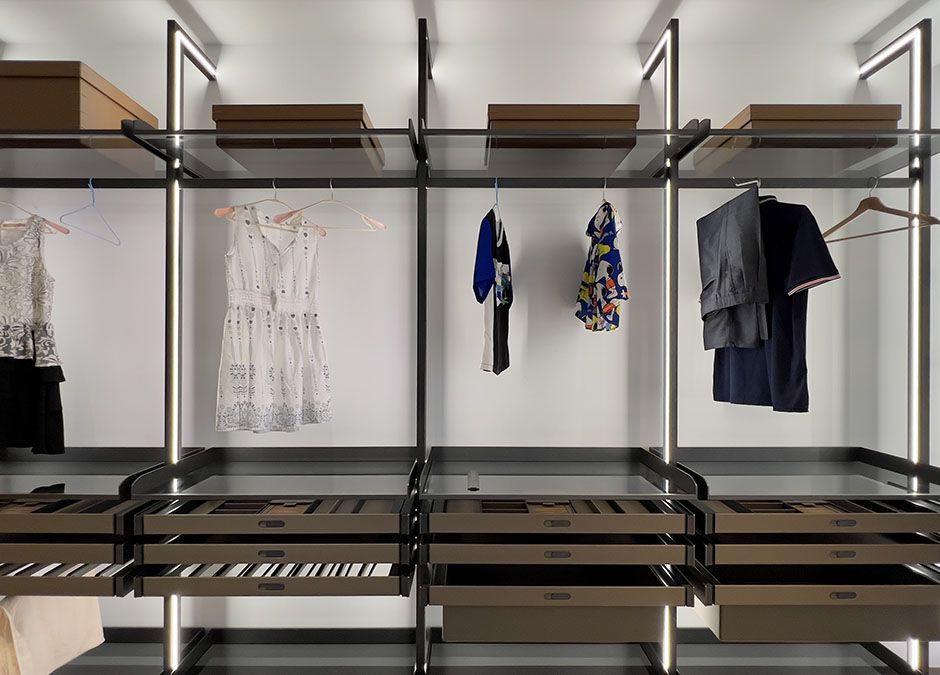 The only manufacture for all walking cloakroom system in Aluminum+wood , Aluminum+ glass and glass cabinet.