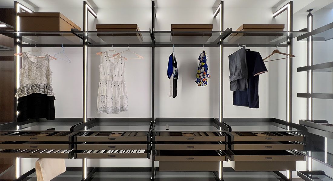 Walking Cloakroom System With Aluminum Profile And Glass With High End Wardrobe Accessories